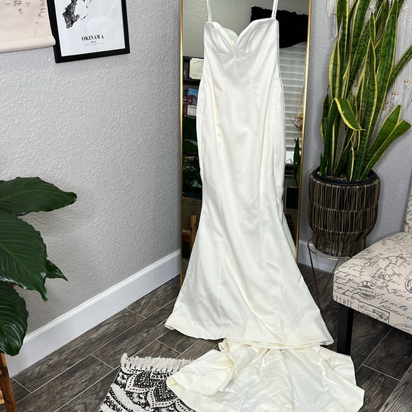 HOUSE OF CB 'Giselle' Ivory Satin Strapless Bridal Gown NWOT - Picture 10 of 15